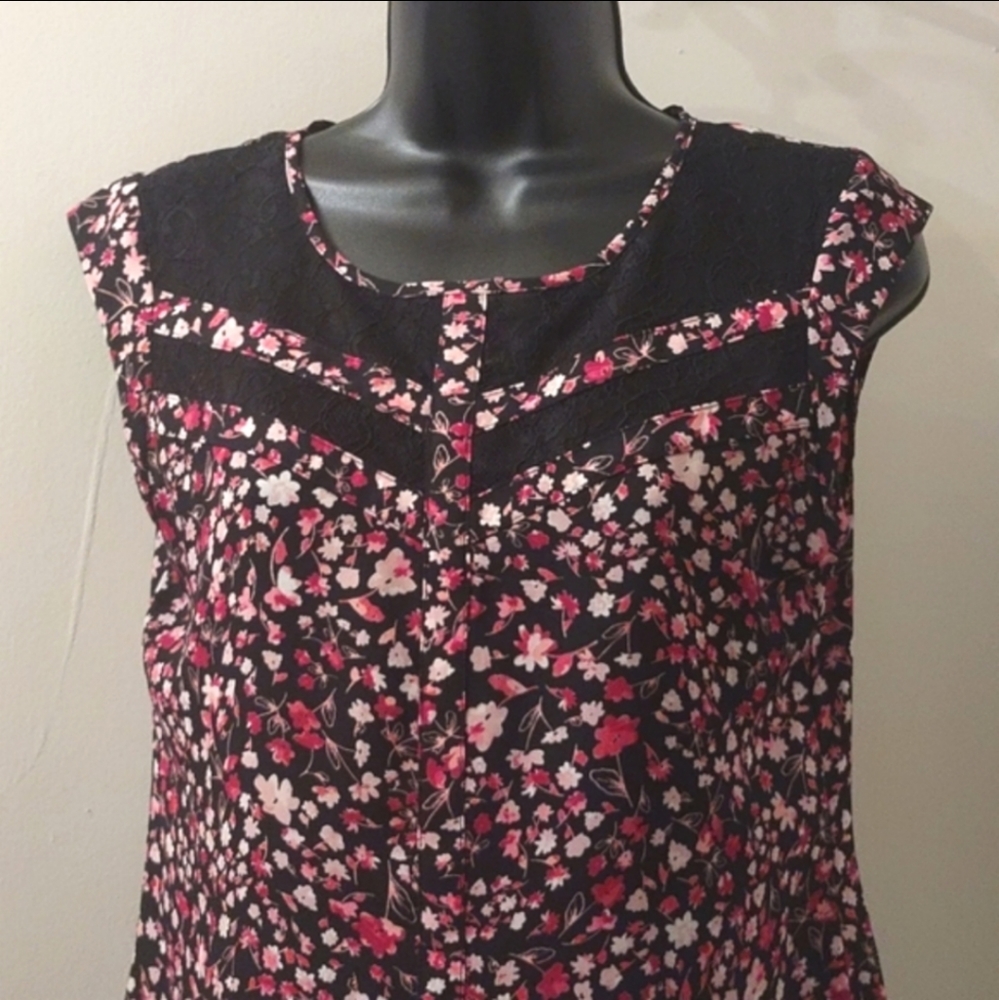 Women's Candie's floral and lace blouse size small